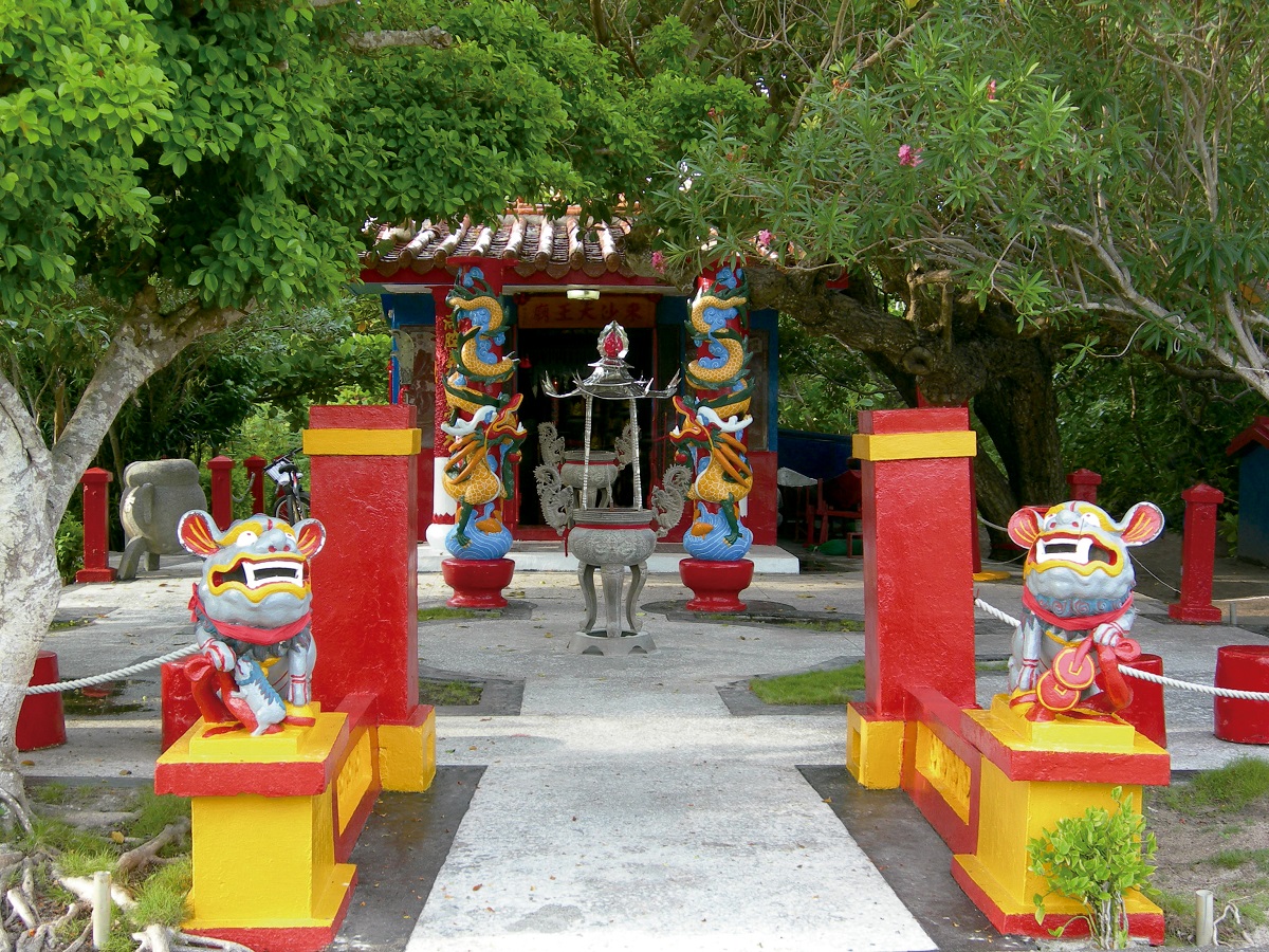 Da Wang Temple, the only religious center on island