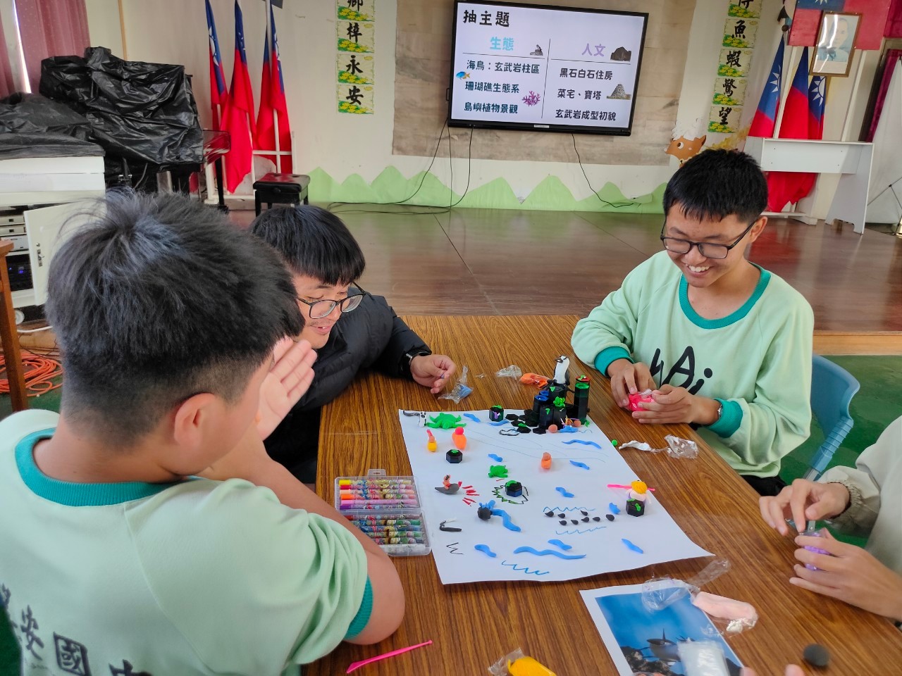 望安國中同學對於家鄉有濃厚情感，將自身生活體驗呈現在作品中